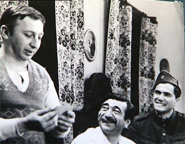 Nikola Anastasov, Kiril Gospodinov, and Georgi Partsalev in Trimata ot zapasa (1971)