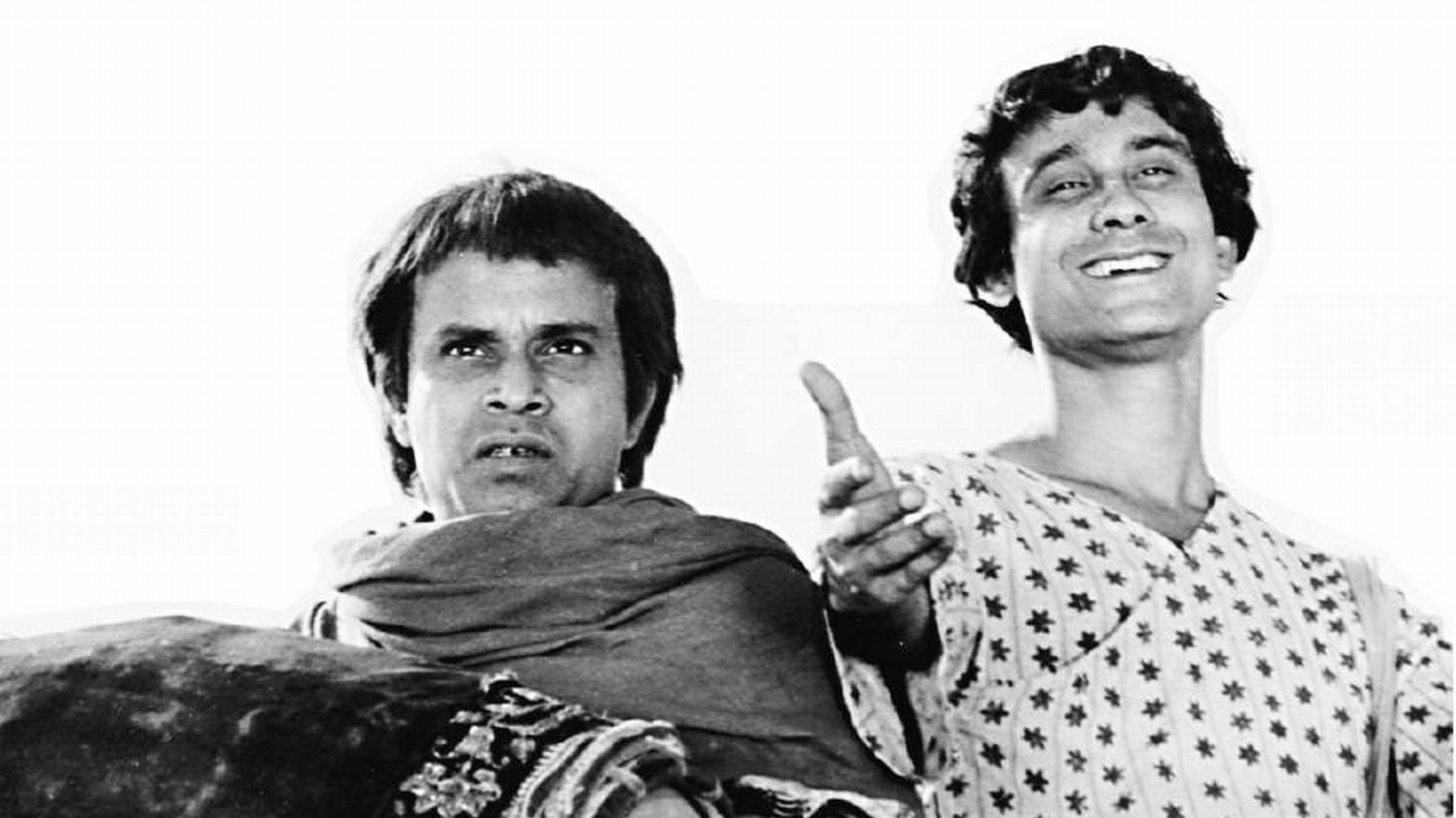 Tapan Chatterjee and Rabi Ghosh in Goopy Bagha Phire Elo (1991)