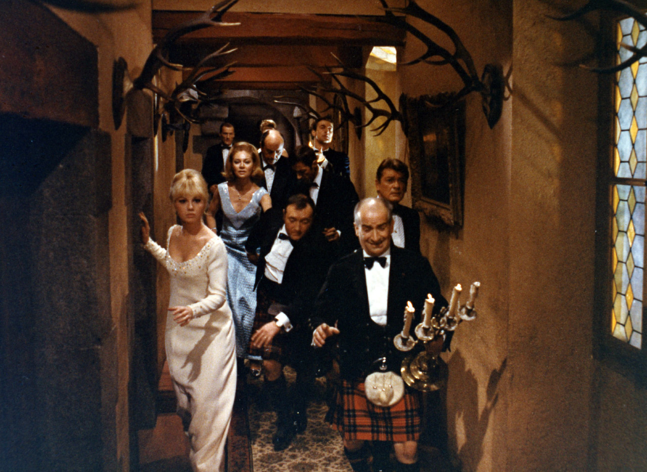 Louis de Funès, Jean-Roger Caussimon, Françoise Christophe, Mylène Demongeot, Jacques Dynam, Jean Marais, and Henri Serre in Fantomas vs. Scotland Yard (1967)