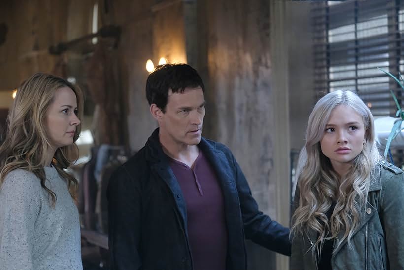 Amy Acker, Stephen Moyer, and Natalie Alyn Lind in The Gifted (2017)