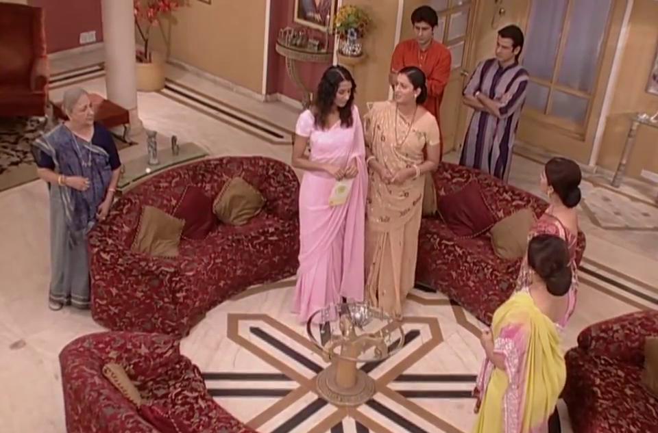 Ronit Roy, Apara Mehta, Smriti Malhotra-Irani, Sudha Shivpuri, Kamalika Guha Thakurta, Achint Kaur, and Amit Sarin in Kyunki Saas Bhi Kabhi Bahu Thi (2000)