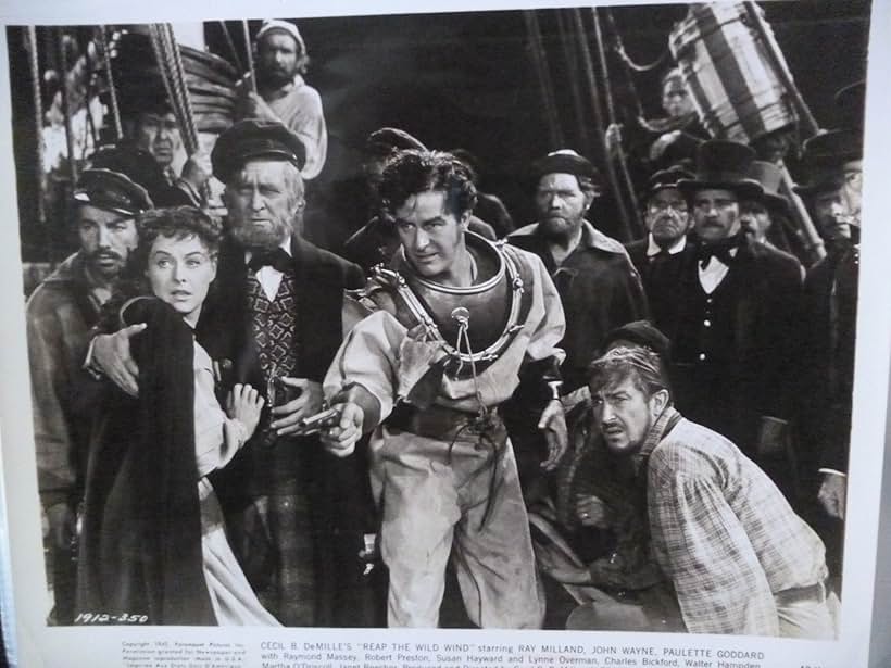 Ray Milland, Paulette Goddard, Sven Hugo Borg, Ed Brady, Frank Ferguson, Chuck Hamilton, Ethan Laidlaw, Jim Mason, Lynne Overman, and Harry Woods in Reap the Wild Wind (1942)