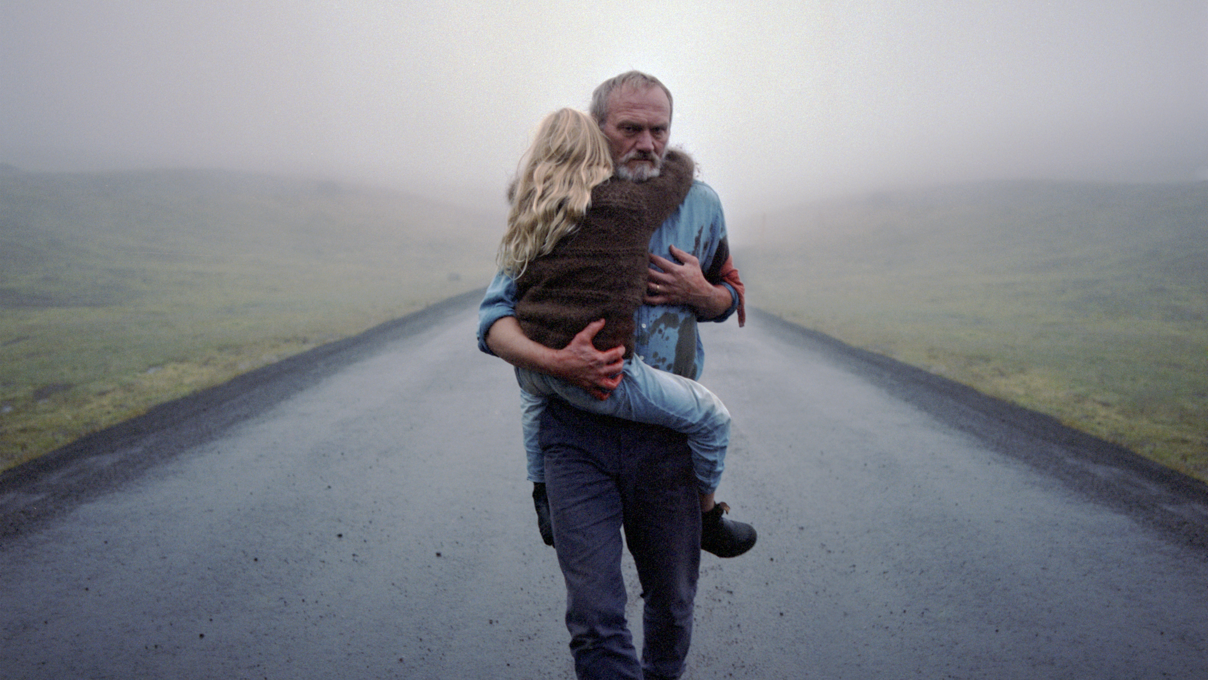 Ingvar Sigurdsson and Ída Mekkín Hlynsdóttir in A White, White Day (2019)