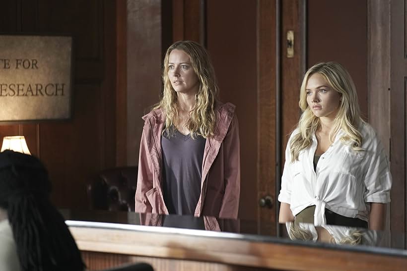 Amy Acker and Natalie Alyn Lind in The Gifted (2017)