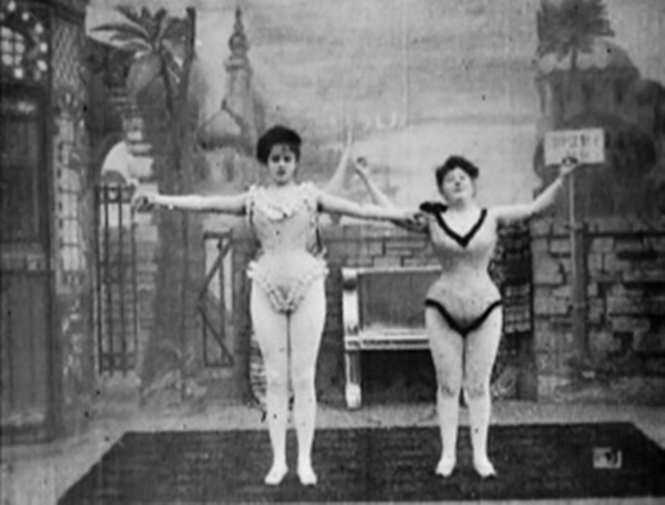 Jehanne d'Alcy in The Fat and the Lean Wrestling Match (1901)