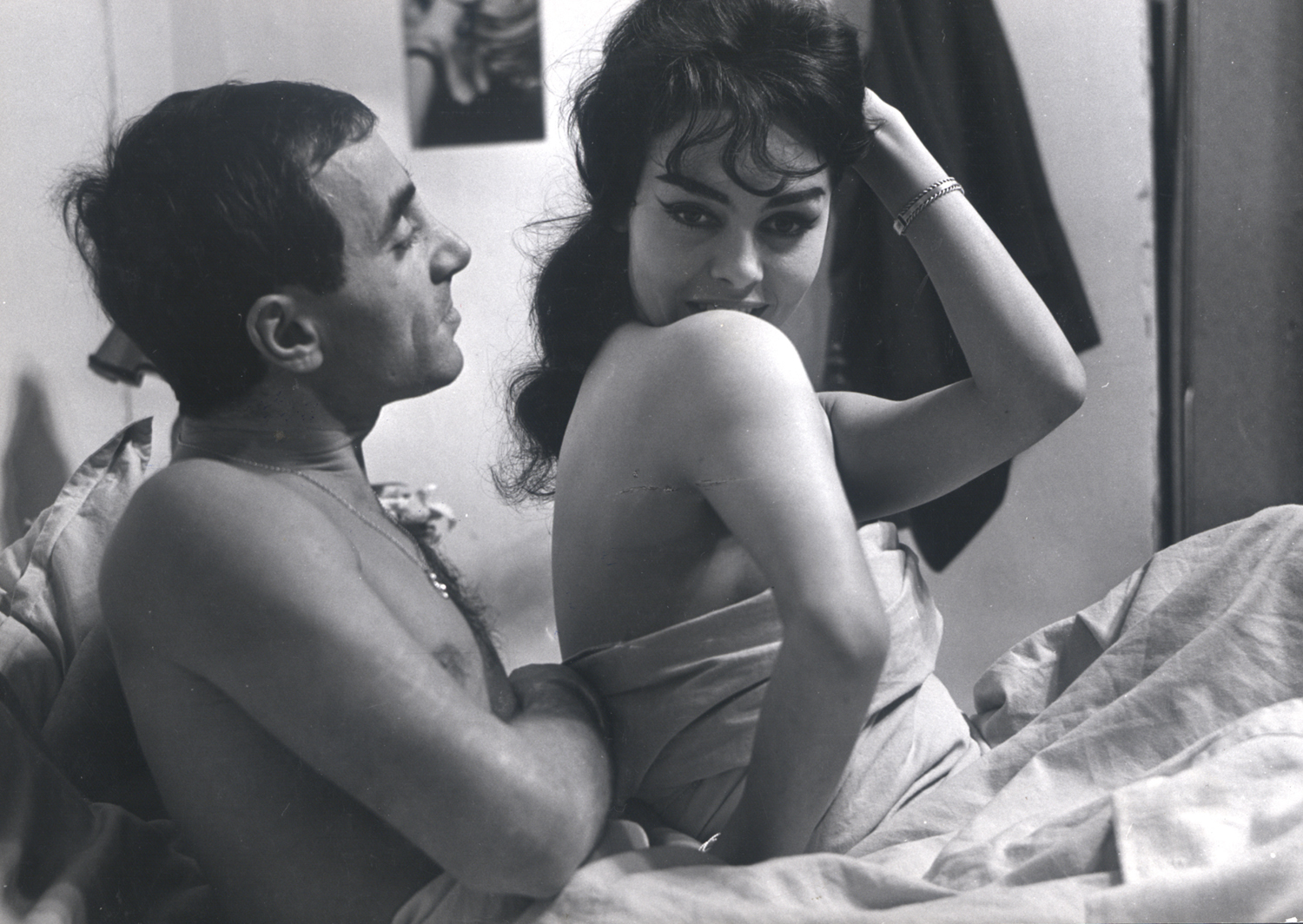 Charles Aznavour and Michèle Mercier in Shoot the Piano Player (1960)