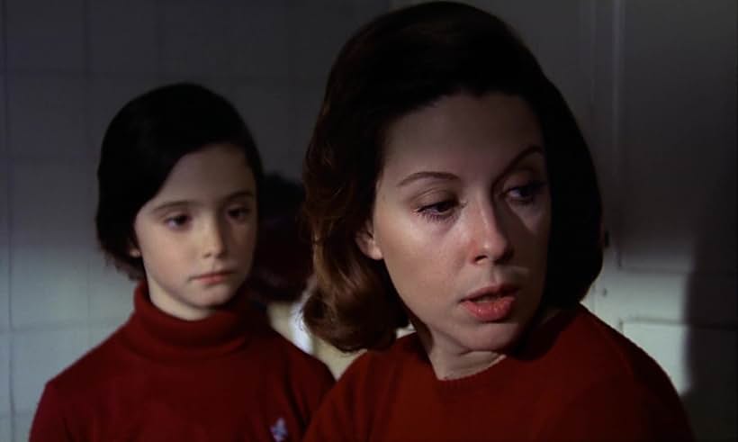 Mónica Randall and Ana Torrent in Cría Cuervos (1976)