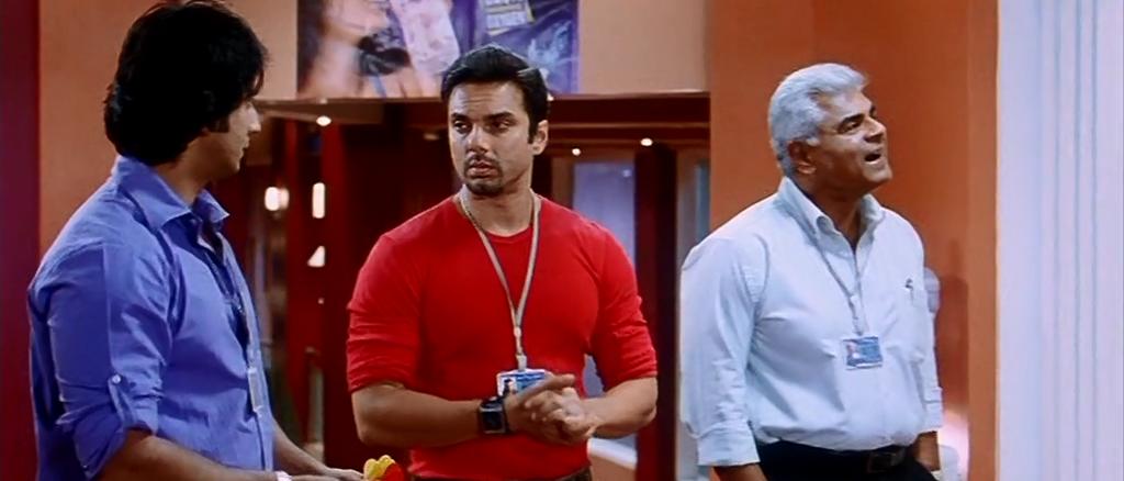 Sharman Joshi, Sohail Khan, and Sharat Saxena in Hello (2008)