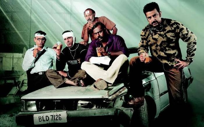 Ramesh Aravind, Dheena Chandra Dhas, Kamal Haasan, Vaiyapuri, and Pasupathy in Mumbai Express (2005)