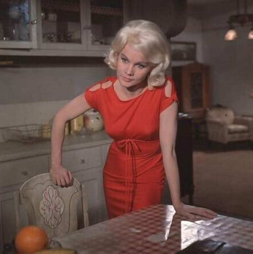 Carroll Baker in Harlow (1965)