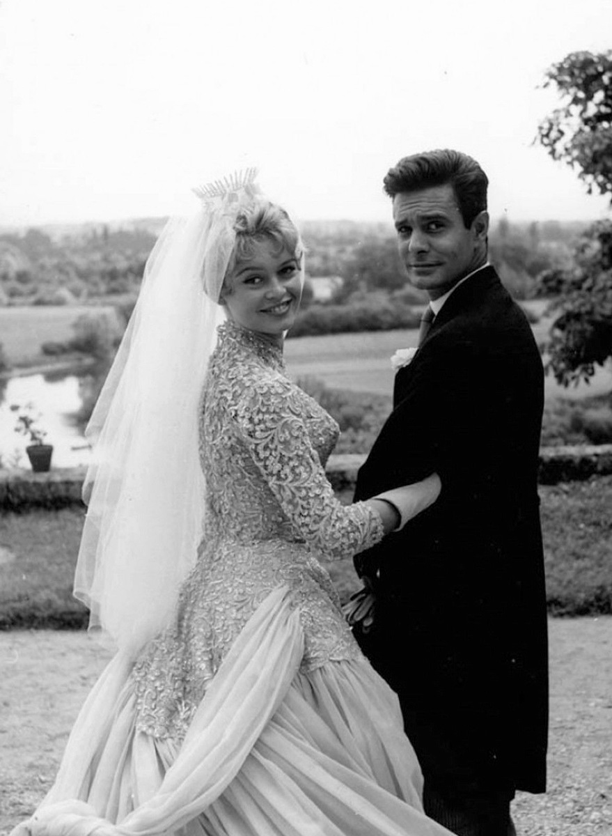 Brigitte Bardot and Louis Jourdan in Her Bridal Night (1956)