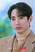 Lee Soo-hyuk in Eoneu Nal Uri Jib Hyeongwaeuro Myeolmangyi Deuleowassda (2021)