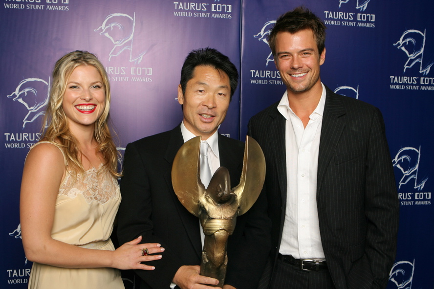 Ali Larter and Josh Duhmel presenting BEST FIRE STUNT AWARD to Simon