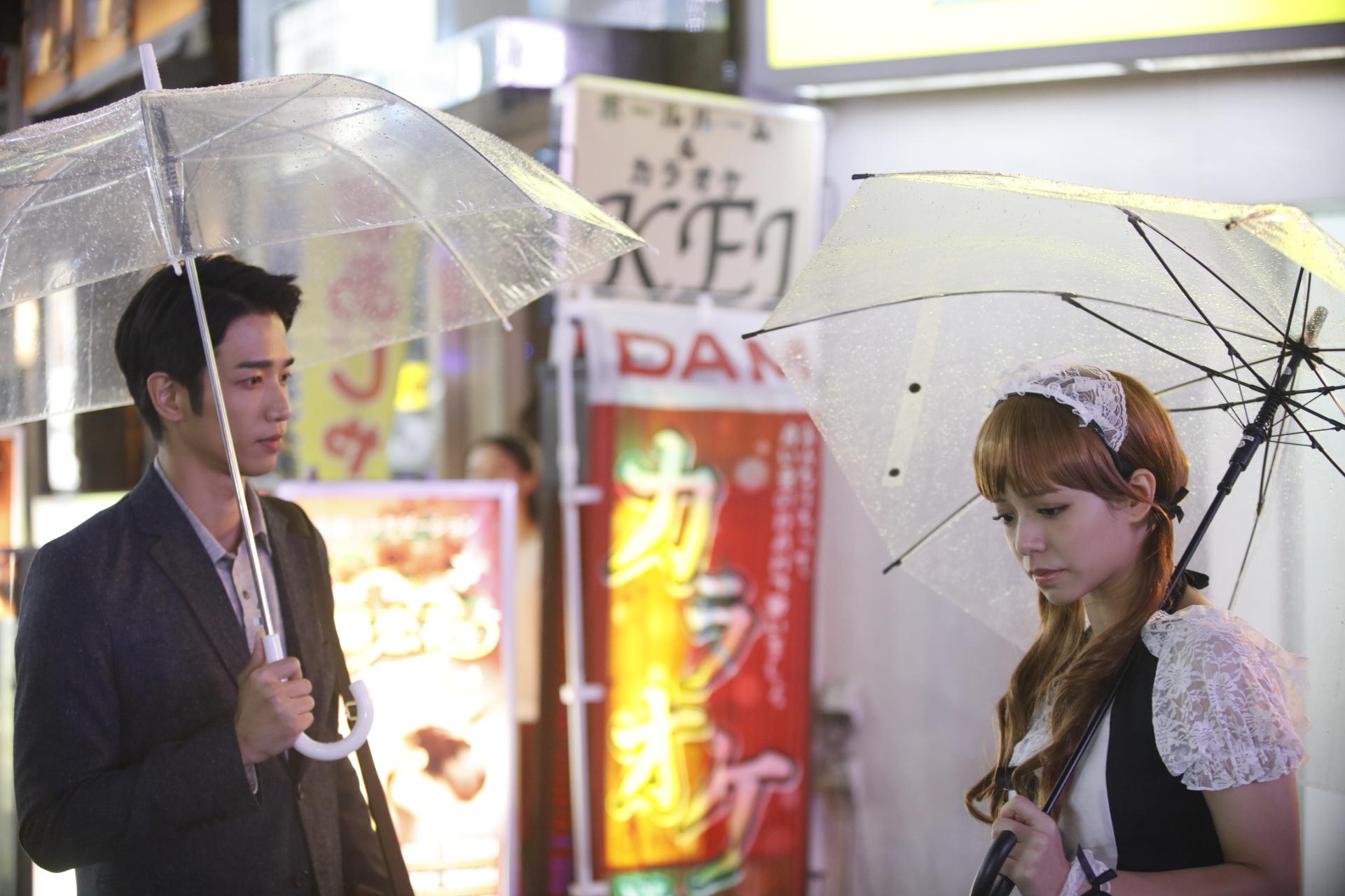 Jasper Liu and Vivian Sung in Take Me to the Moon (2017)