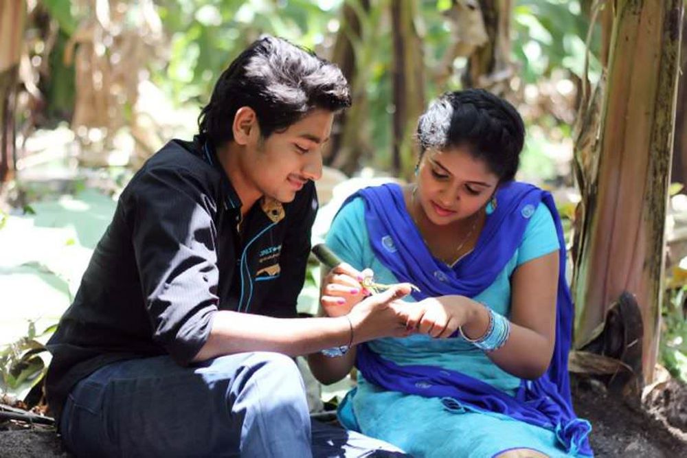 Rinku Rajguru and Akash Thosar in Sairat (2016)