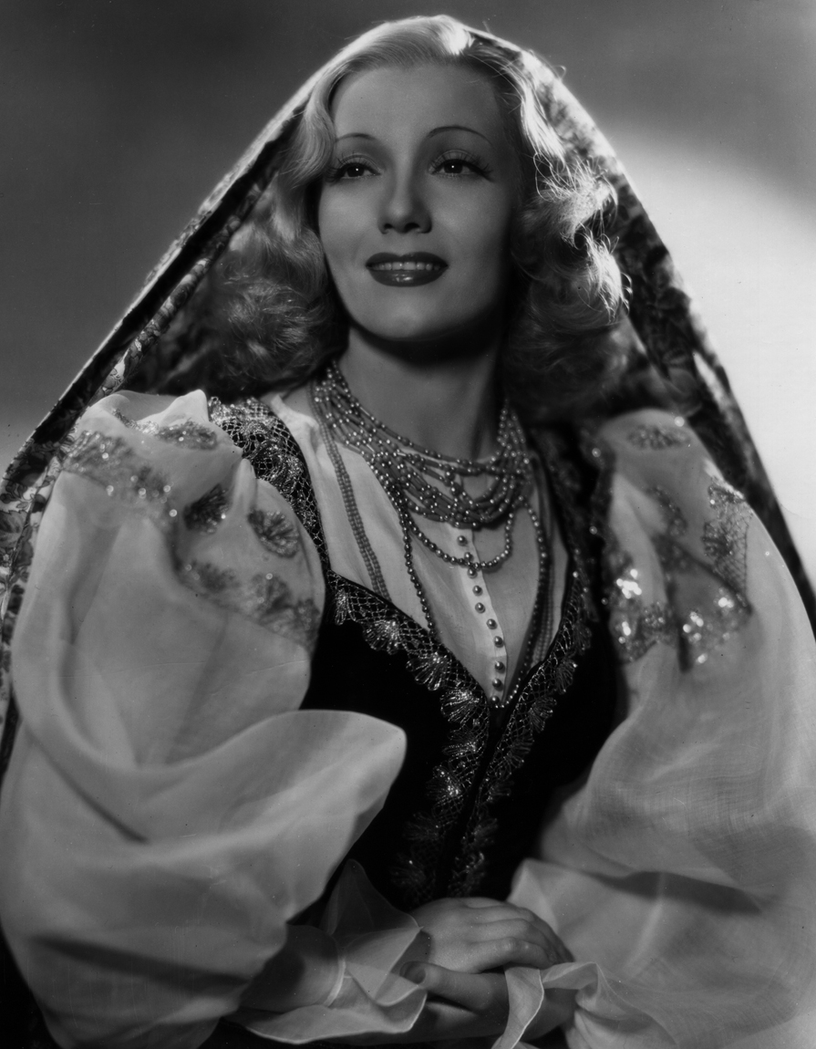 Isa Miranda in Hotel Imperial (1939)