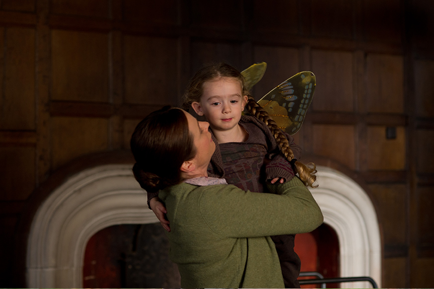 Emily Watson and Ellie Gee in Molly Moon and the Incredible Book of Hypnotism (2015)