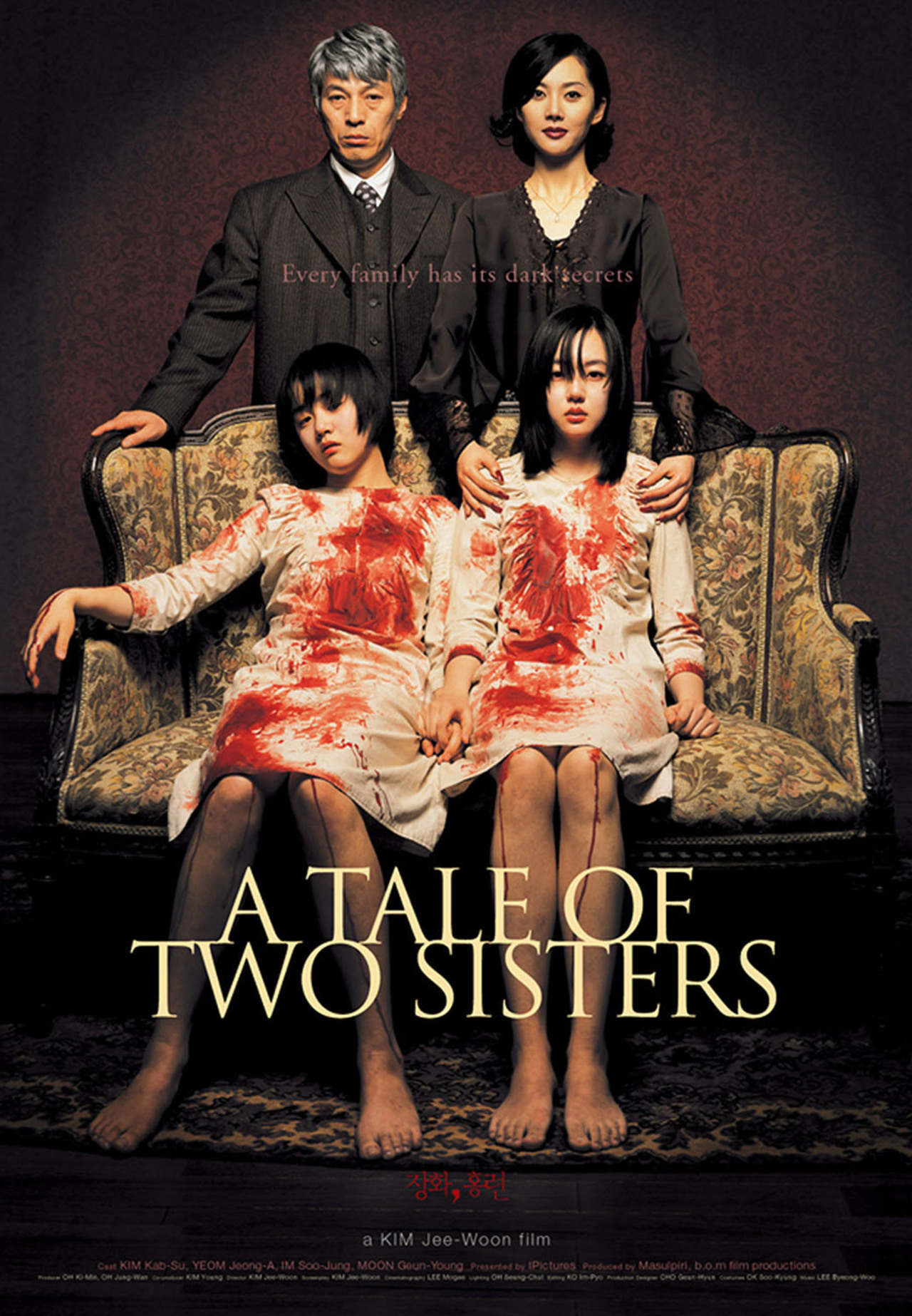 Kim Kap-su, Yum Jung-ah, Lim Soo-jung, and Moon Geun-young in A Tale of Two Sisters (2003)