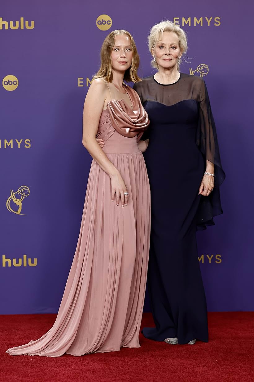 Jean Smart and Hannah Einbinder at an event for The 76th Primetime Emmy Awards (2024)