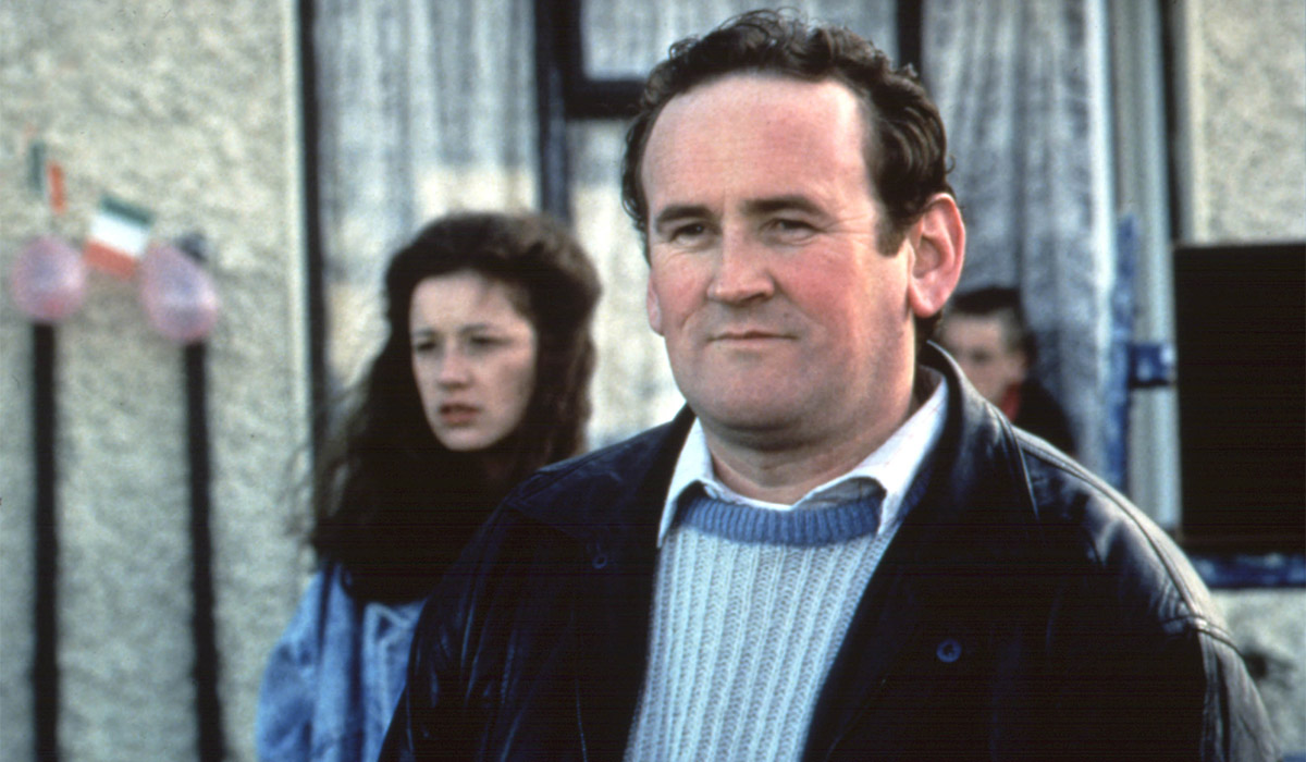 Colm Meaney and Tina Kellegher in The Snapper (1993)