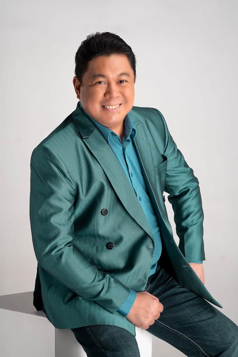 Dennis Padilla in Sleazebag Cheaters (2020)