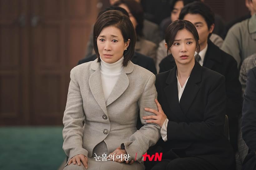 Lee Joo-bin and Na Young-hee in Queen of Tears (2024)