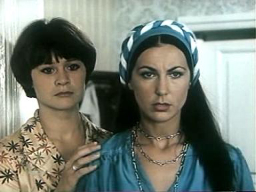 Anna Zharova and Inna Kara-Mosko in I snova Aniskin (1978)