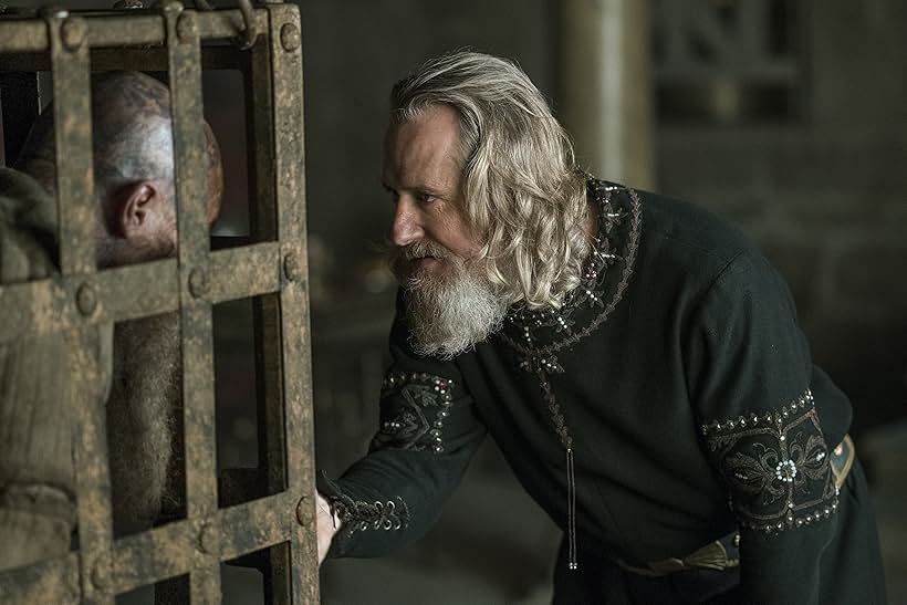 Linus Roache and Travis Fimmel in Vikings (2013)