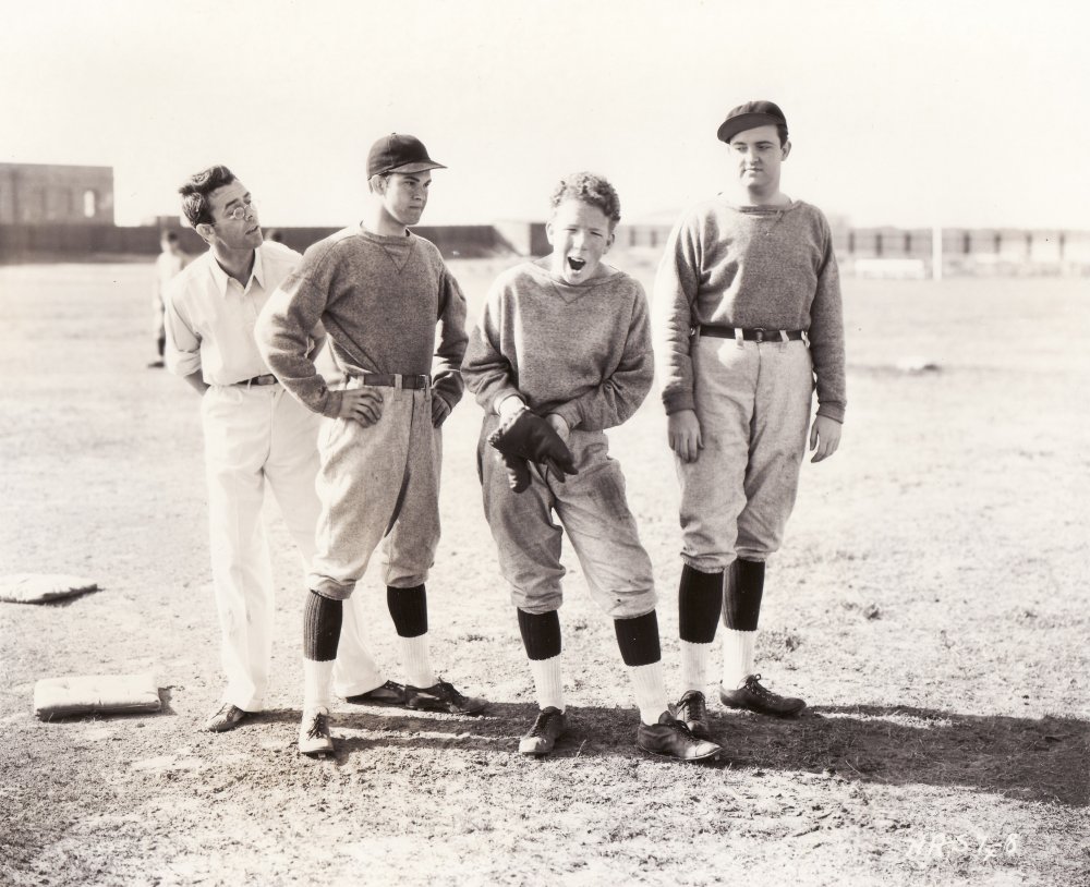 Mickey Daniels, Gordon Douglas, Ham Kinsey, and Grady Sutton in Too Many Women (1932)