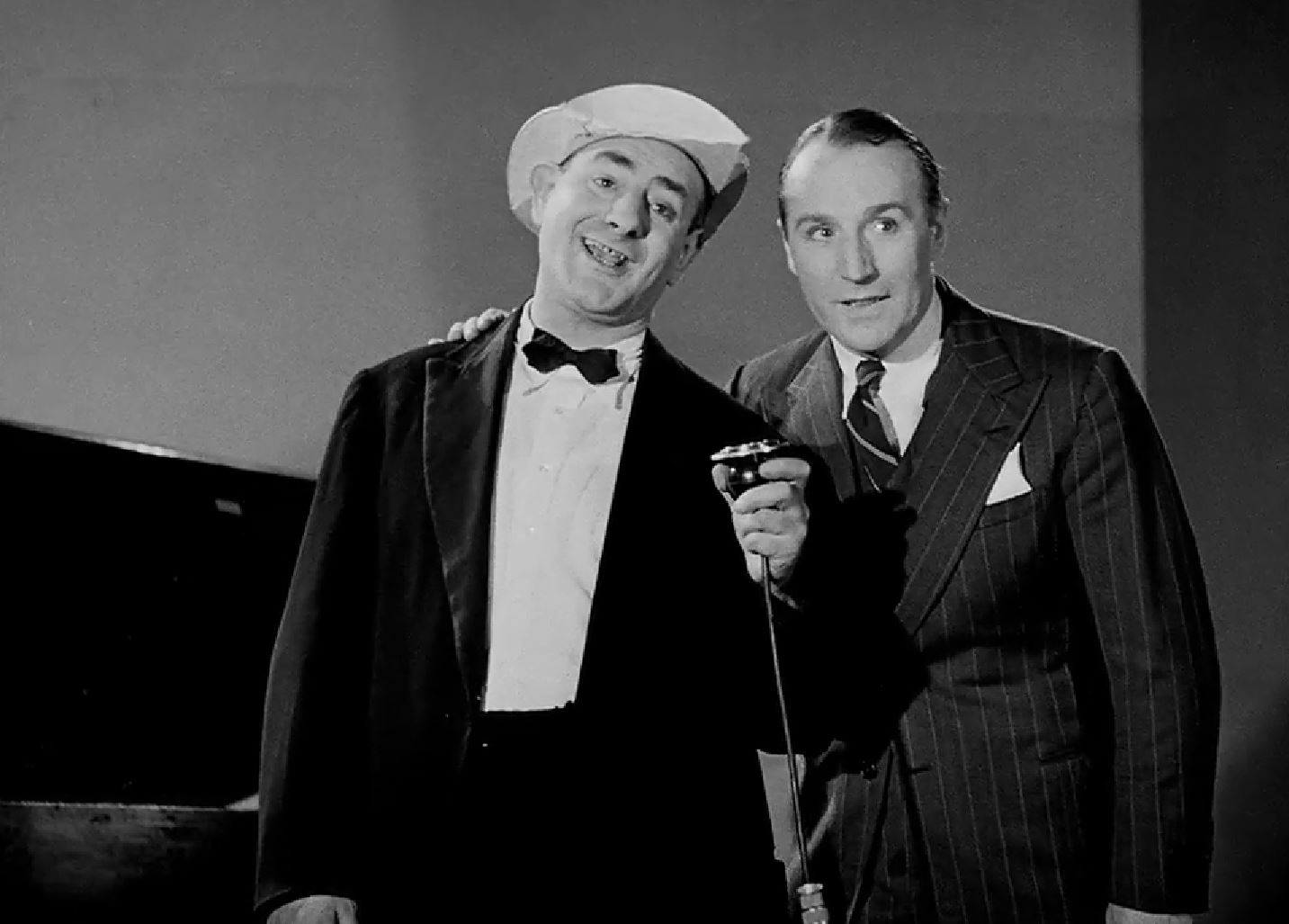 Chesney Allen and Bud Flanagan in Listen to Britain (1942)