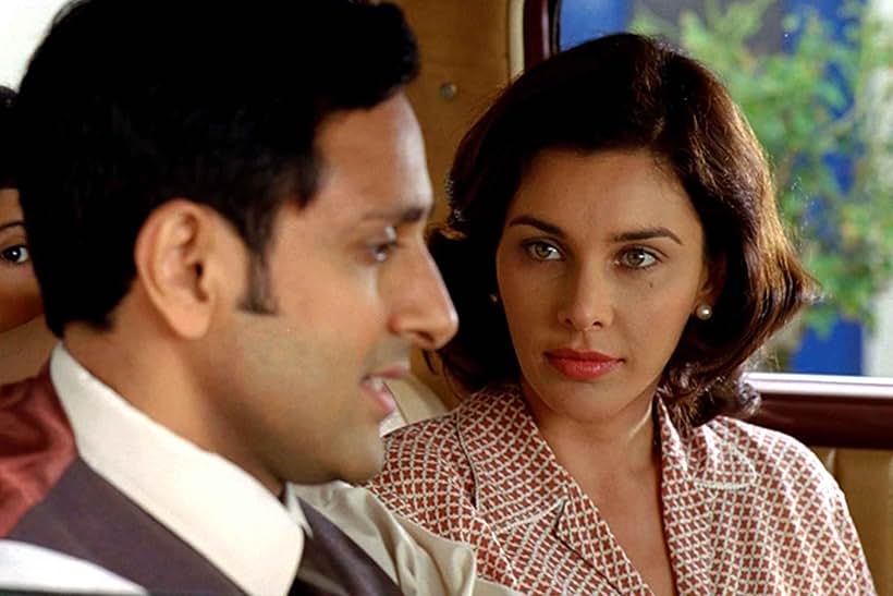 Parvin Dabas and Lisa Ray in The World Unseen (2007)