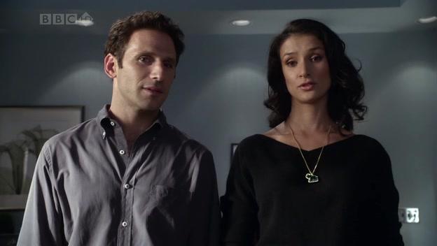 Mark Feuerstein and Indira Varma in 3 lbs. (2006)