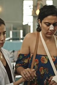 Marjorie Estiano and Clarissa Pinheiro in Under Pressure (2017)