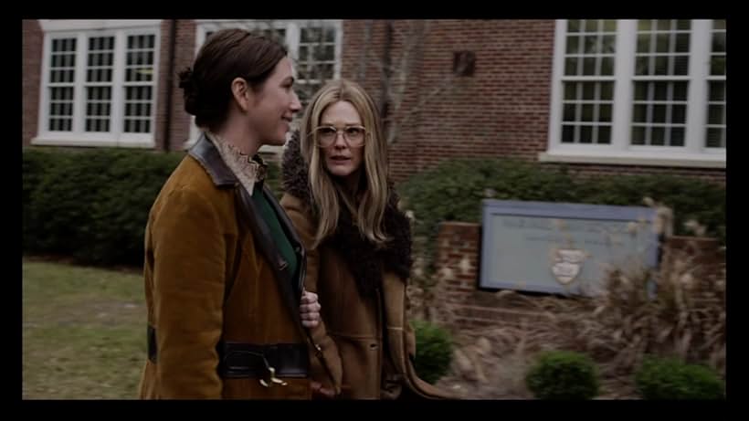 Still of Allie McCulloch and Julianne Moore in The Glorias