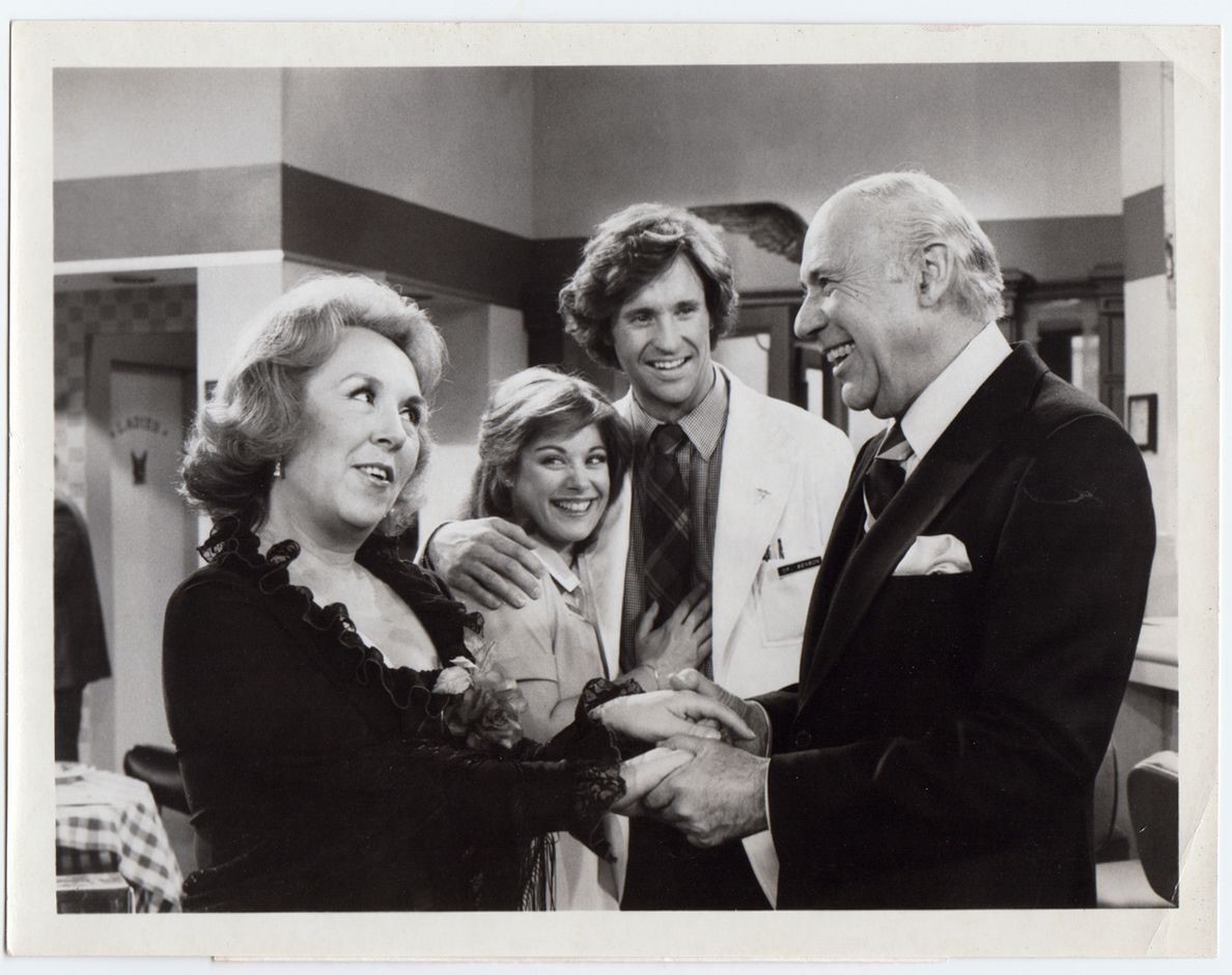 Robert Hays, Doris Roberts, Donna Pescow, and John Randolph in Angie (1979)