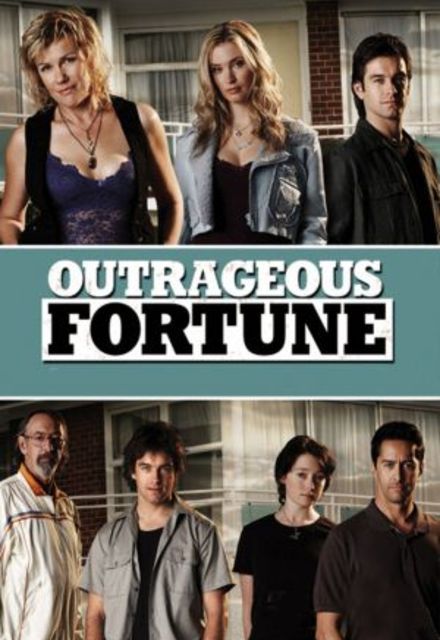 Robyn Malcolm, Antonia Prebble, Kirk Torrance, Frank Whitten, Antony Starr, and Siobhan Marshall in Outrageous Fortune (2005)