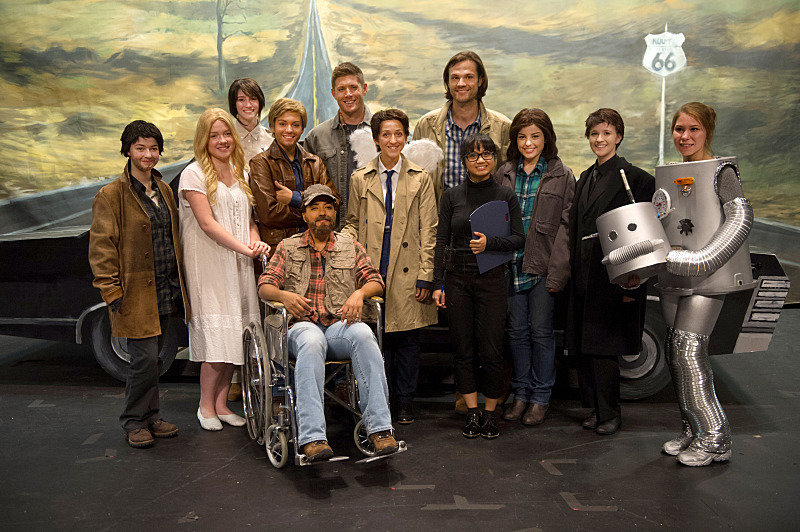 Jensen Ackles, Jared Padalecki, Katie Sarife, Nina Winkler, Joy Regullano, Vivien Elizabeth Armour, Georgia Beaty, Rachel Warkentin, Alyssa Lynch, and Kelli Ogmundson in Supernatural (2005)