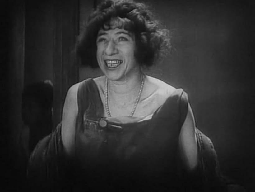 Serafima Birman in The Girl with the Hat Box (1927)