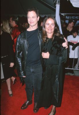 Gary Sinise and Moira Sinise at an event for Mission to Mars (2000)