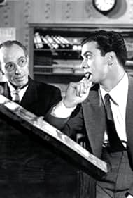 Homero Cárpena and Oscar Valicelli in Cada hogar un mundo (1942)