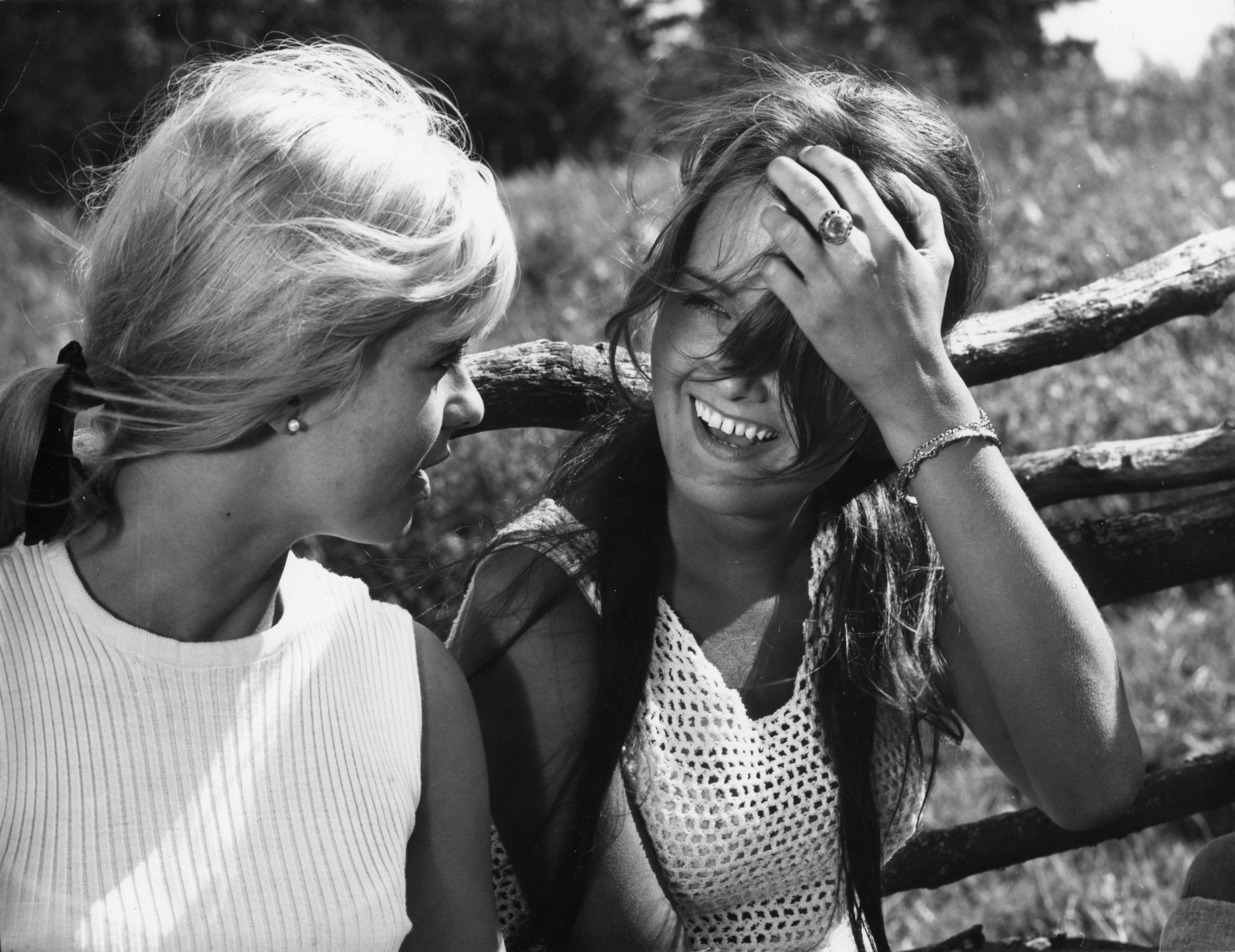 Kristiina Halkola and Kirsti Wallasvaara in Käpy selän alla (1966)