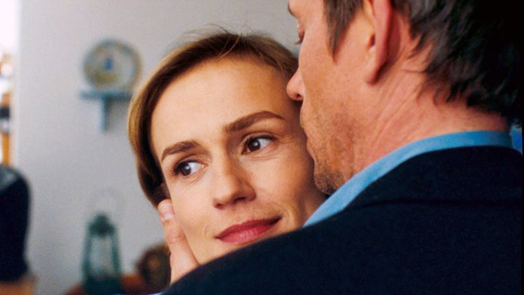 Sandrine Bonnaire and Jacques Gamblin in The Color of Lies (1999)