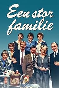 Paul Hagen, Helle Hertz, Søren Pilmark, Lene Poulsen, Bjørn Puggaard-Müller, Ilse Rande, Kirsten Rolffes, Søren Sætter-Lassen, and Marguerite Viby in Een stor familie (1982)