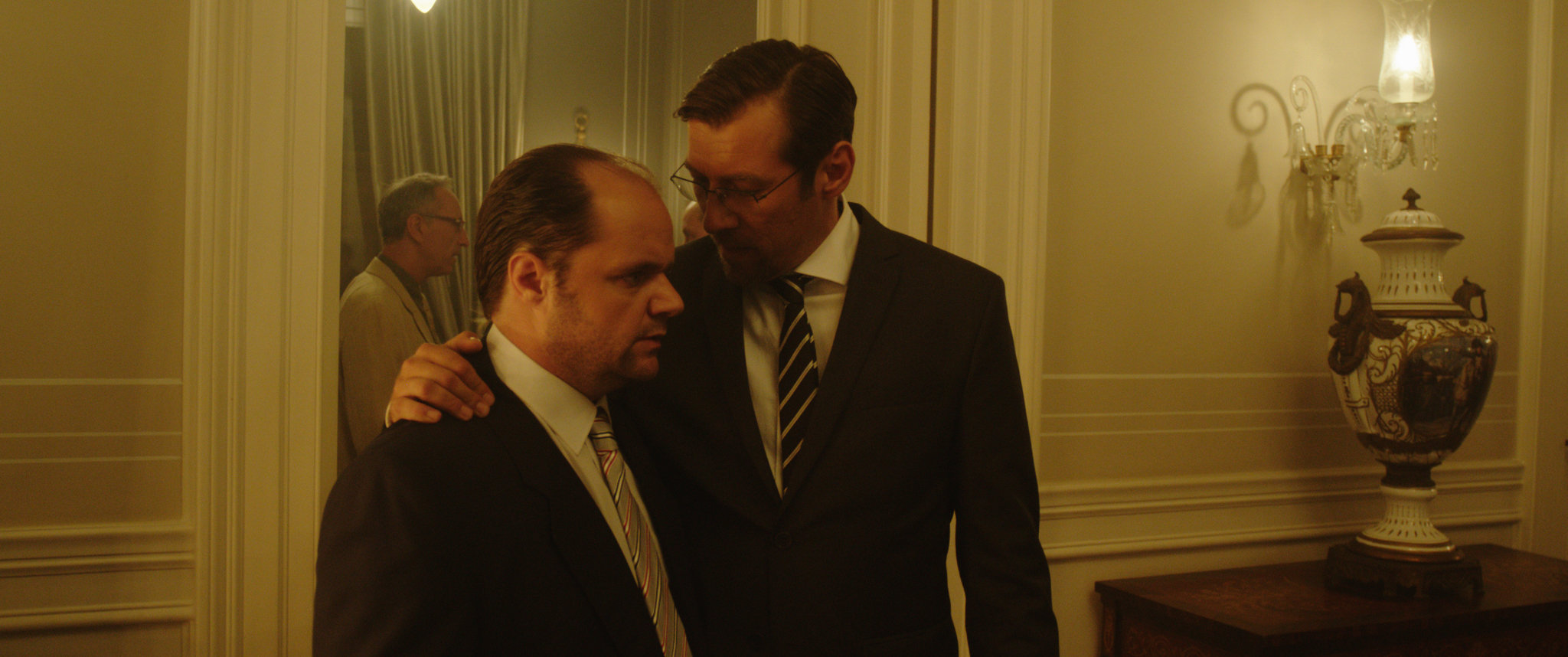 Giannis Stankoglou and Makis Papadimitriou in The Republic (2015)