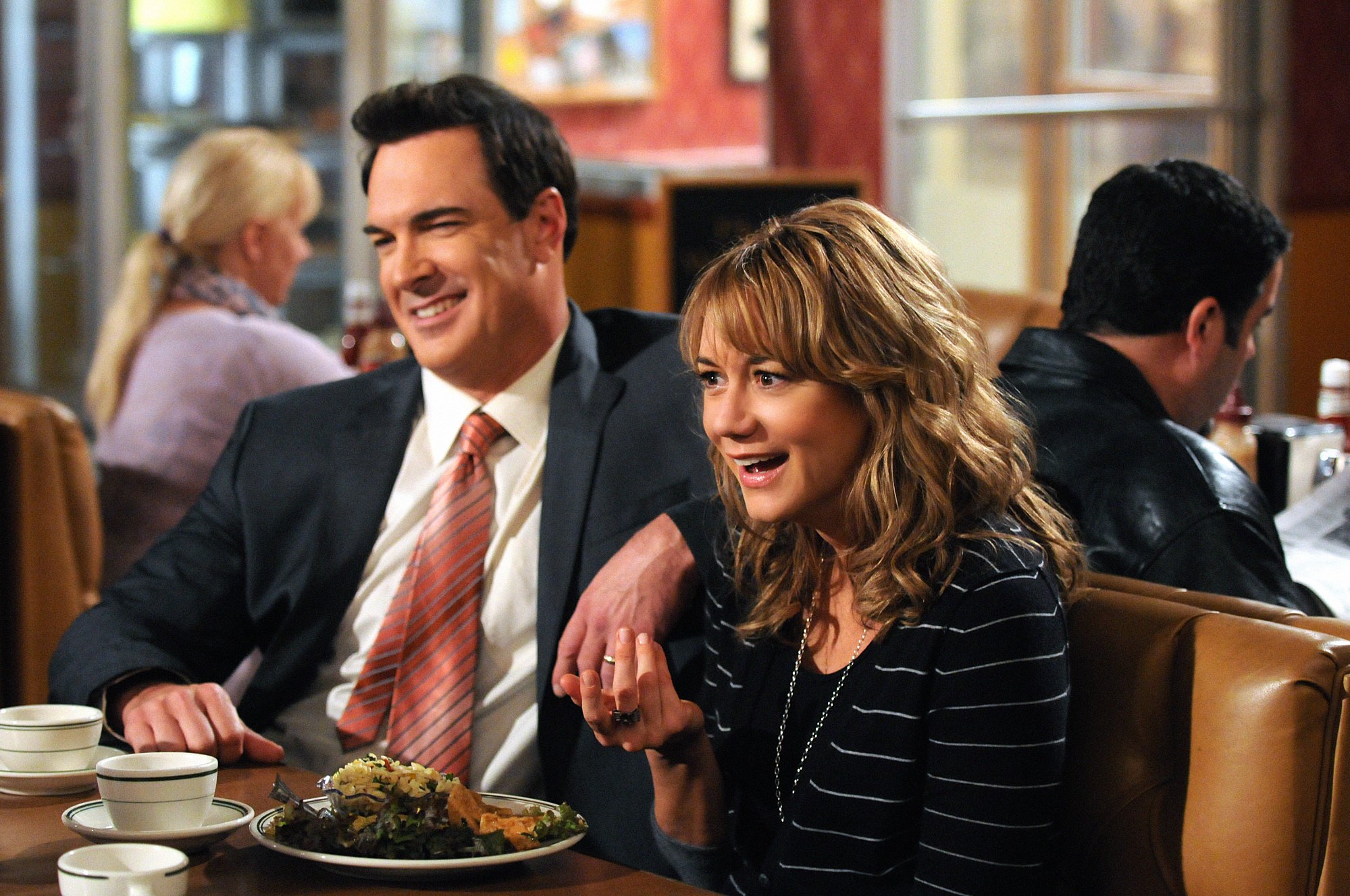 Megyn Price and Patrick Warburton in Rules of Engagement (2007)