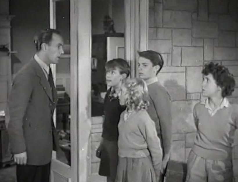 John Bailey, Peter Burton, Rel Grainer, Gillian Harrison, and Richard Palmer in Five on a Treasure Island (1957)