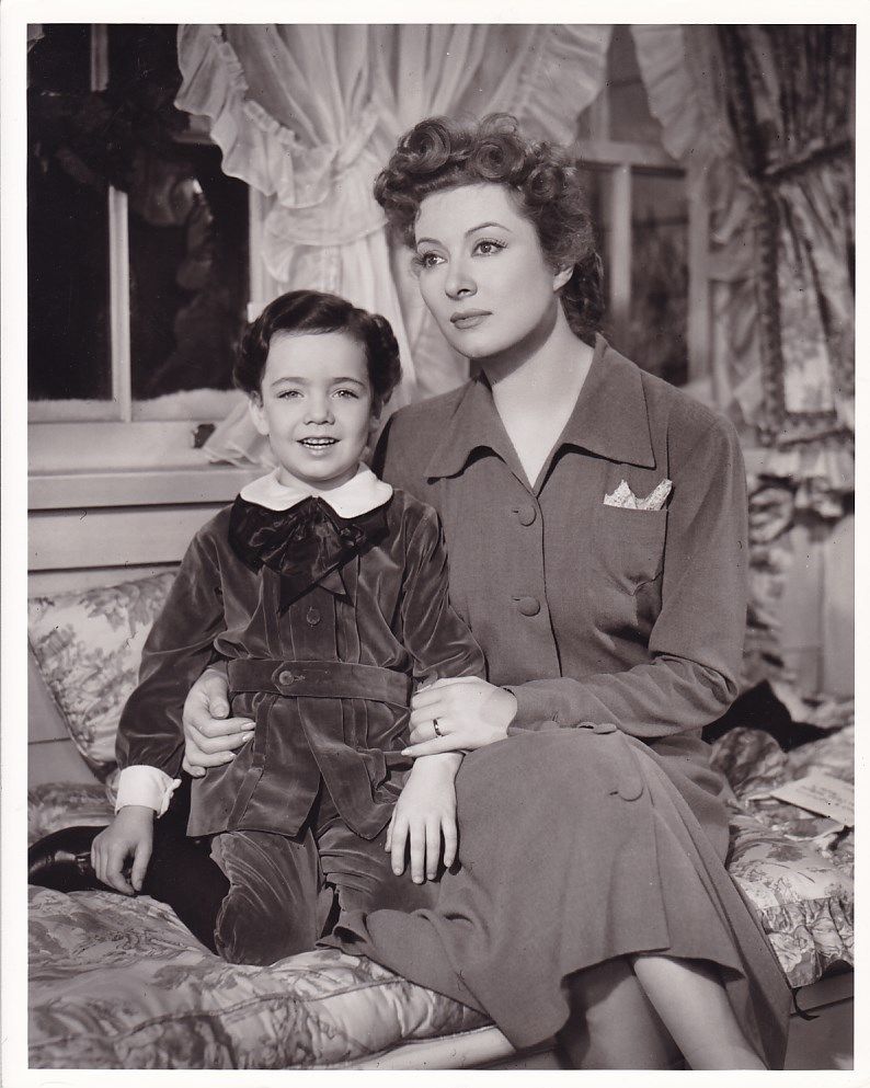 Greer Garson and Richard Nichols in Blossoms in the Dust (1941)