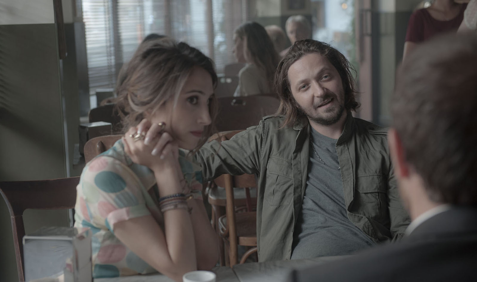 Silvio Muccino and Silvia D'Amico in The Place (2017)