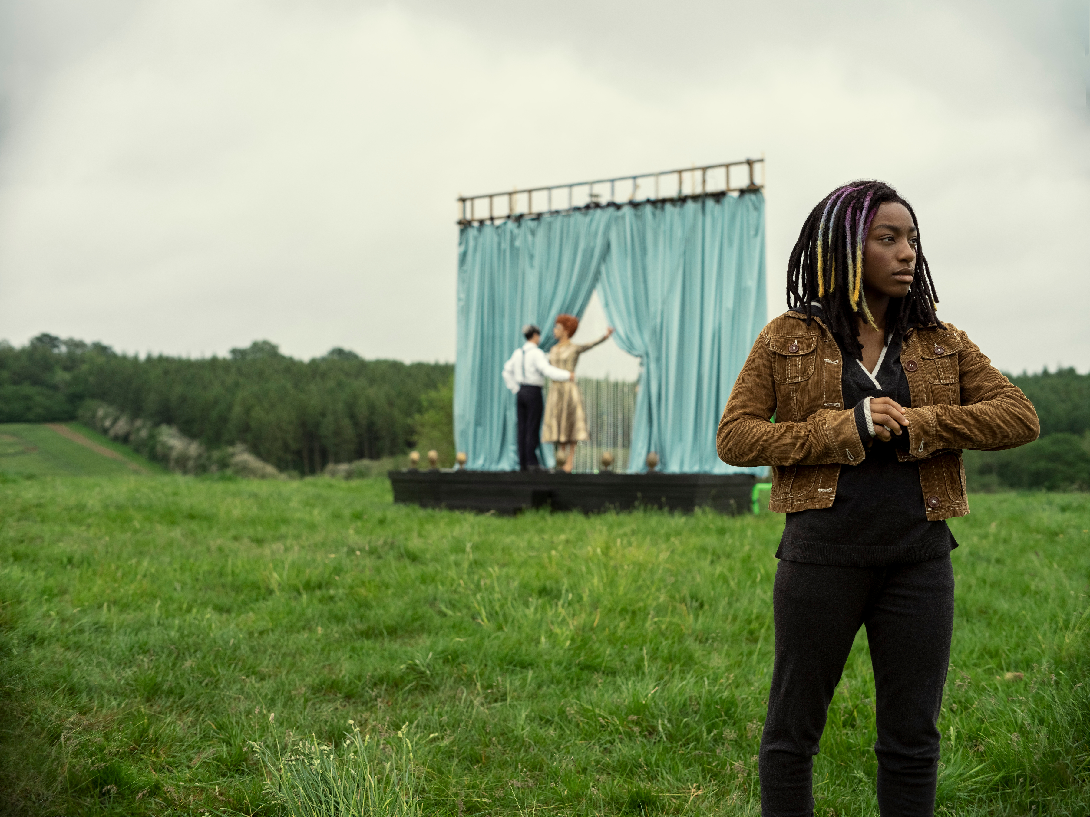 John Cameron Mitchell, Kyo Ra, and Laurence Cendrowicz in The Sandman (2022)