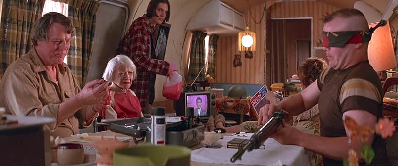 Joe Don Baker, Lukas Haas, Jack Black, O-Lan Jones, and Sylvia Sidney in Mars Attacks! (1996)